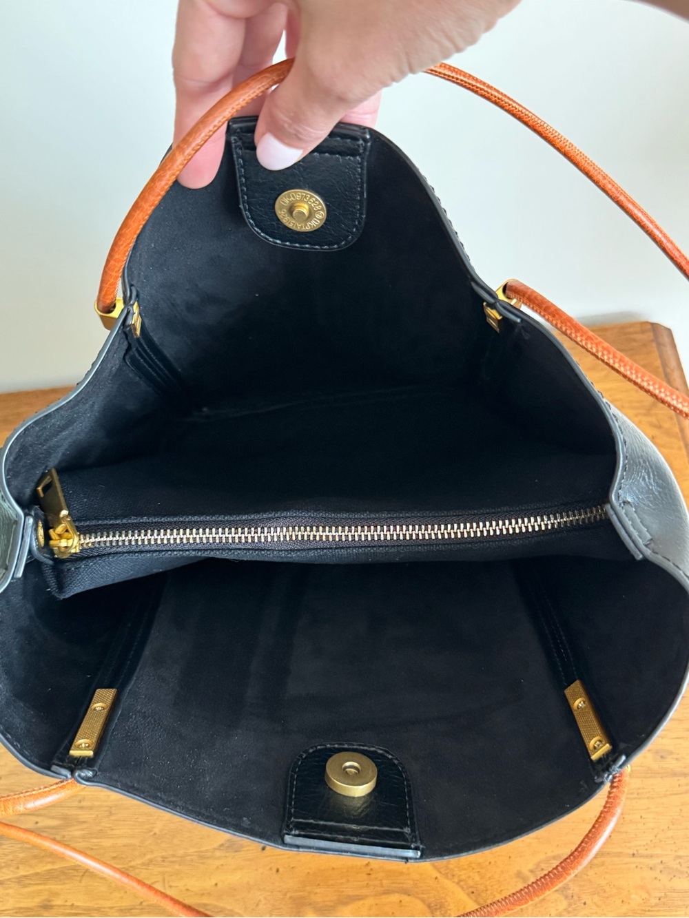 Antik Kraft Black Leather Bucket Bag with interior storage organizer - Picture 8 of 13